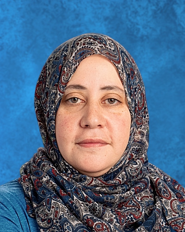 Photo woman wearing blue paisley hijab